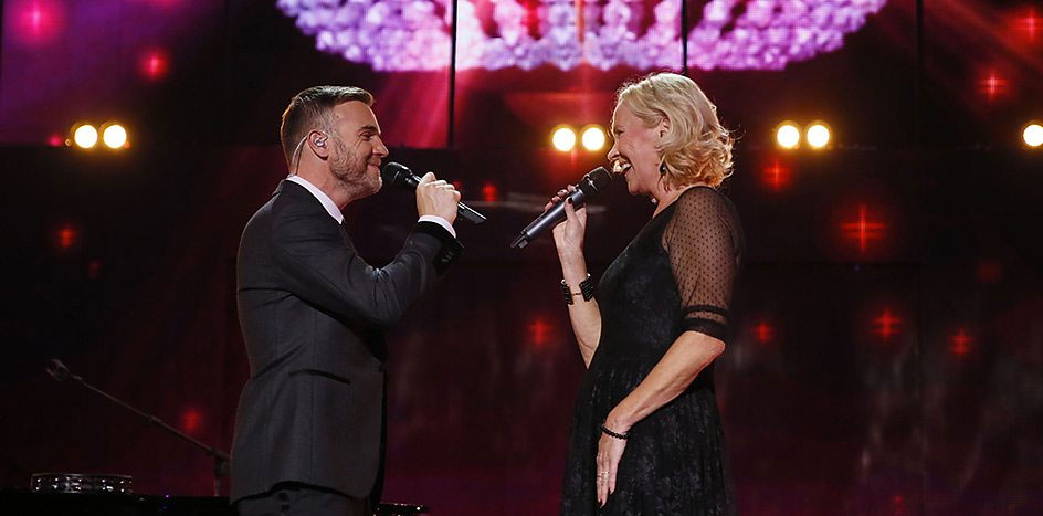 Agnetha on stage with Gary Barlow in London, 12 November 2013