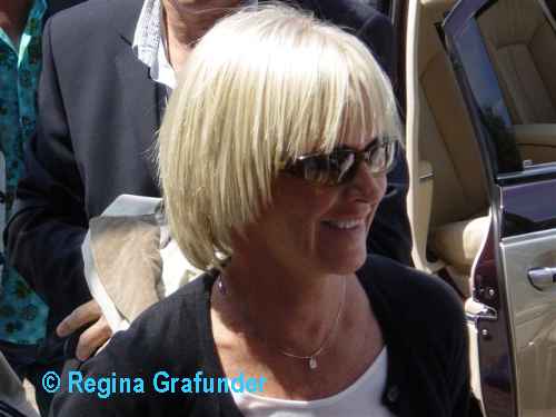 Frida vorm Hotel bei ihrer Ankunft in Stuttgart - © Regina Grafunder Frida vorm Hotel bei ihrer Ankunft in Stuttgart - © Regina Grafunder