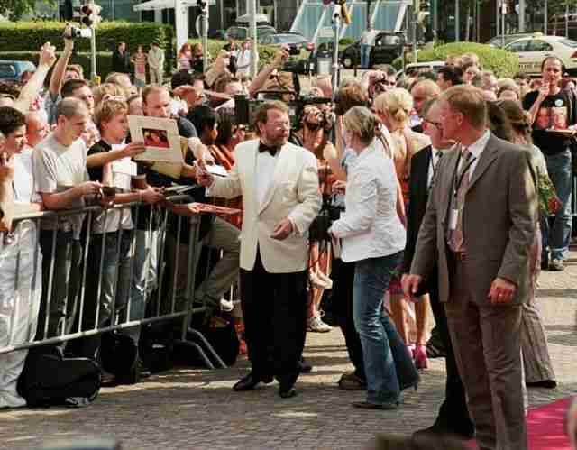 Björn and Frida giving autographs - © Klaus Will