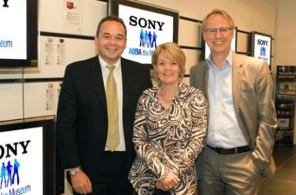 From the left: Adam Fry, Director Sony PSE Nordic, Ewa Wigenheim-Westman and Ulf Westman